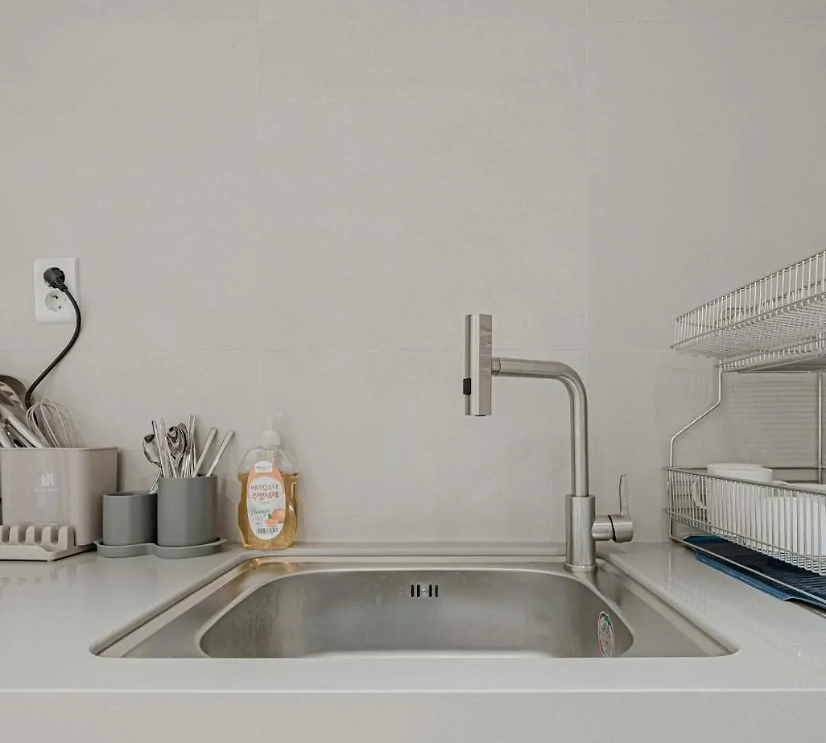201 Apgujeong 2Nd, Studio 1 Bath Queen Bed Seul