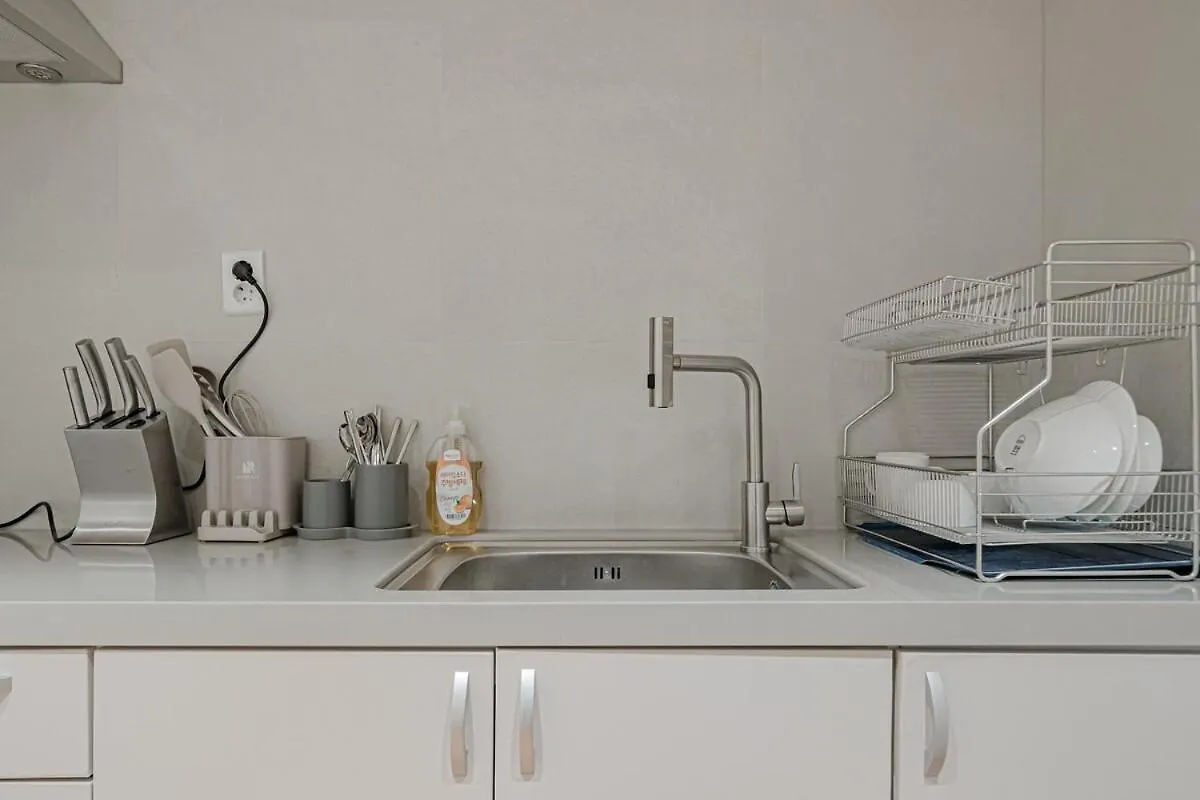 201 Apgujeong 2Nd, Studio 1 Bath Queen Bed Seul 0*,