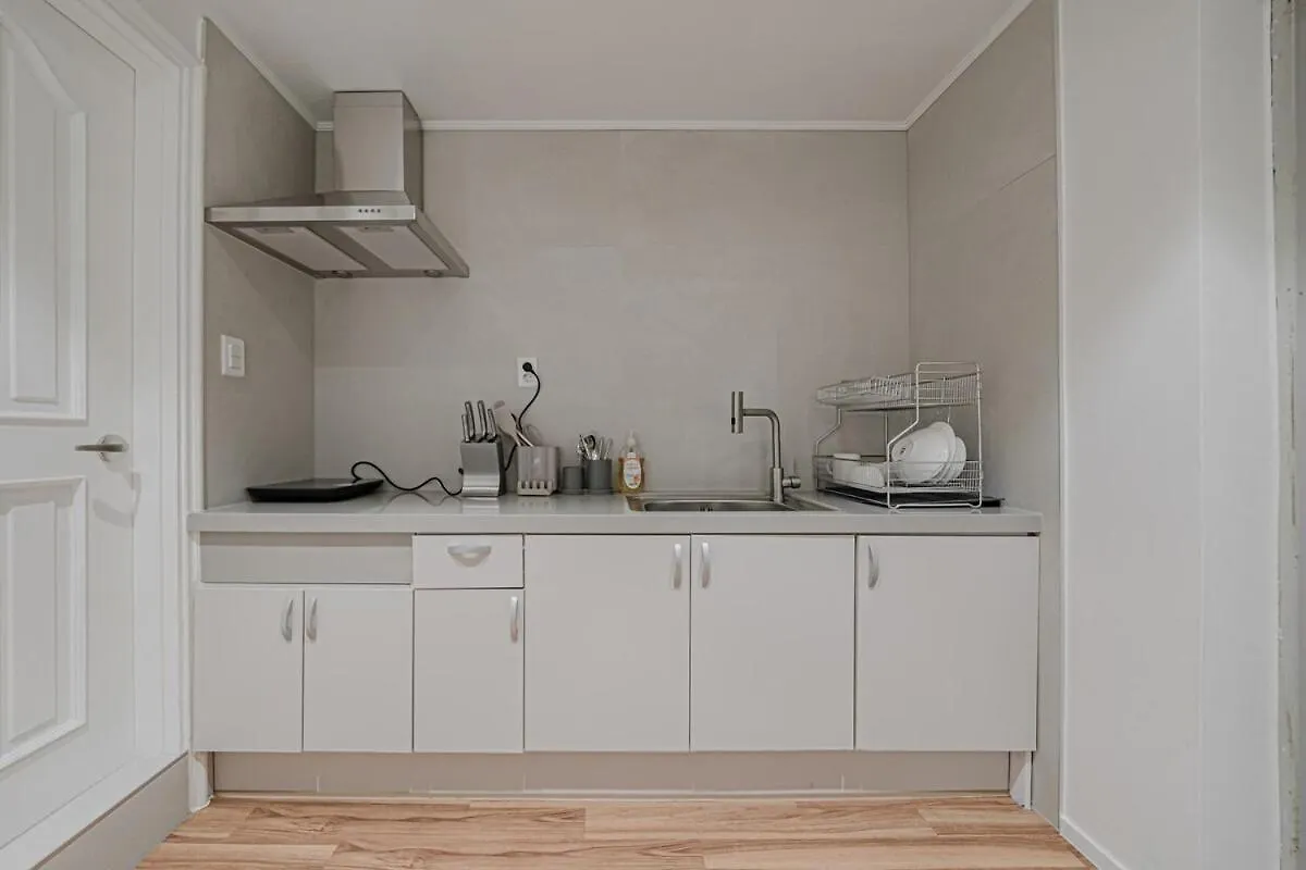 201 Apgujeong 2Nd, Studio 1 Bath Queen Bed Seul
