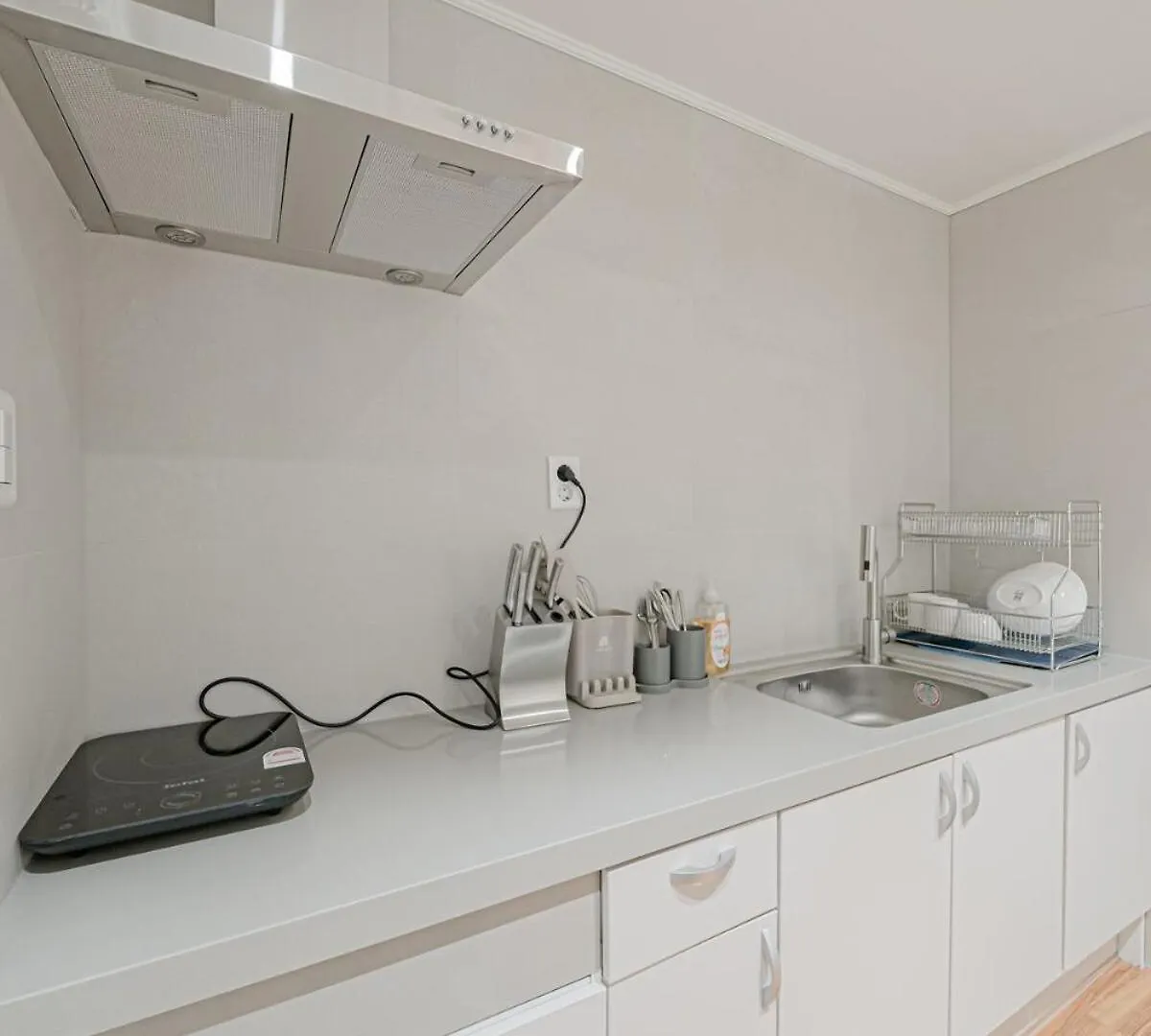 201 Apgujeong 2Nd, Studio 1 Bath Queen Bed Seul