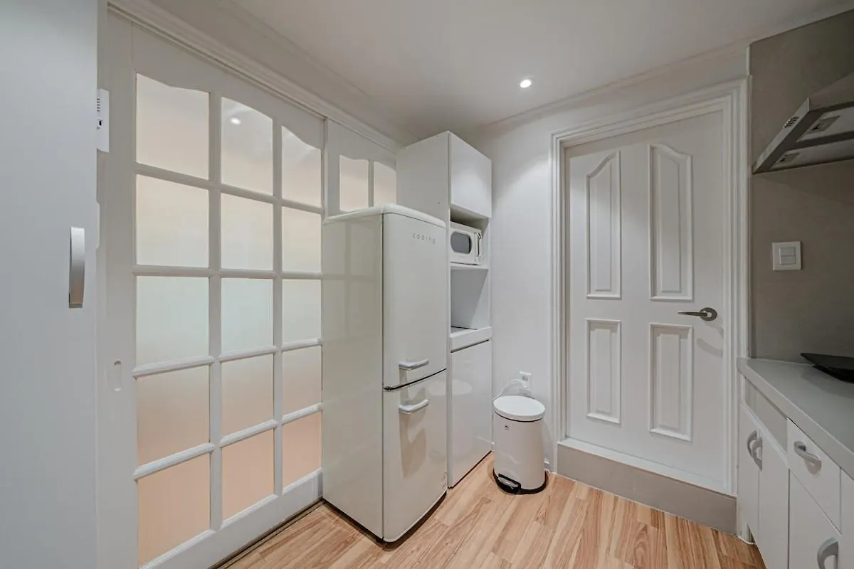 201 Apgujeong 2Nd, Studio 1 Bath Queen Bed 首爾