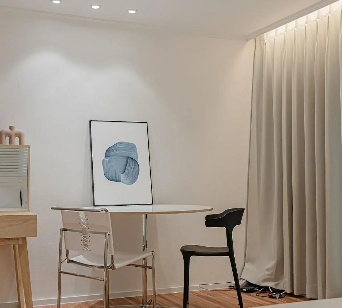 201 Apgujeong 2Nd, Studio 1 Bath Queen Bed 首爾 度假居